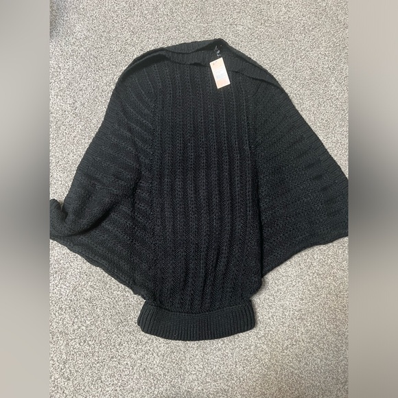 Denver Hayes Women's Knitted Poncho - Picture 5 of 7